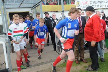 Photo de l'entrée sur le terrain du match Evreux Ris-Orangis